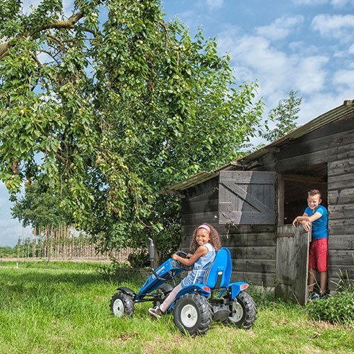 BERG-New-Holland-BFR-with-kids_1213_1000xauto