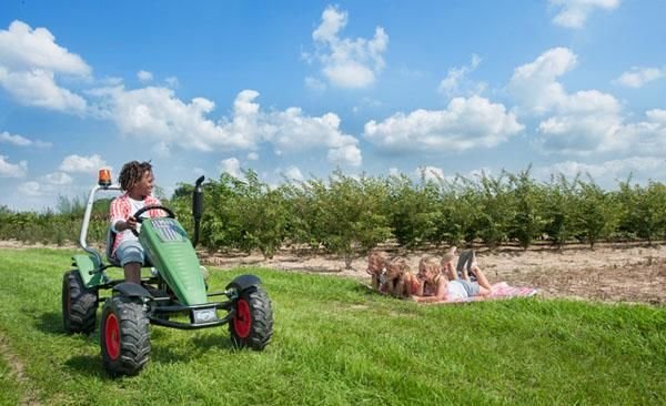 tractores-pedales-BERG-Fendt-BFR-con-barra-luz-campo_ad_l